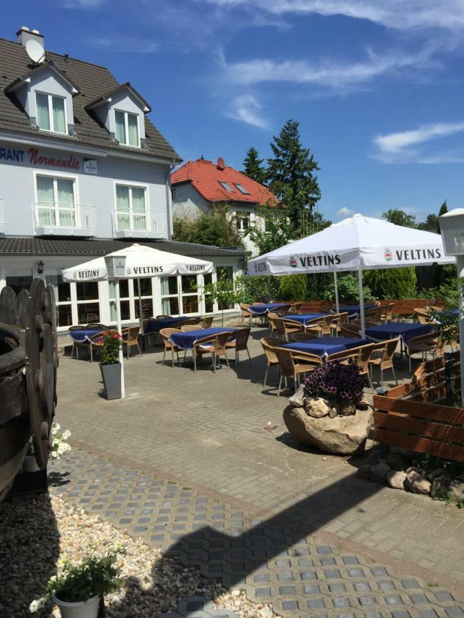Hotel Restaurant Normandie Schildow Exterior foto